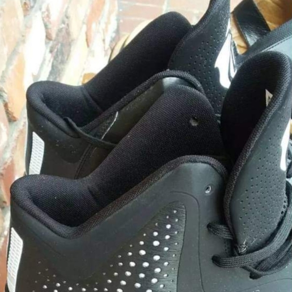 Derrick Rose basketball shoes - Picture 3 of 5